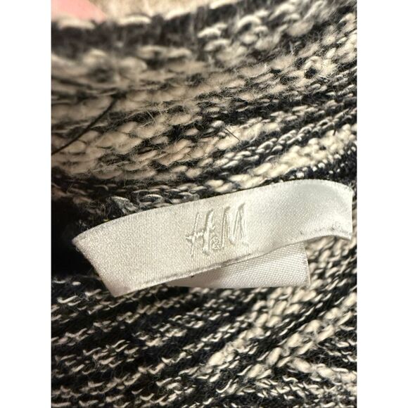 Women H&M Long Sleeve Black & White Crop Top Size XL Zipper Back Knit Sweater - Picture 3 of 7